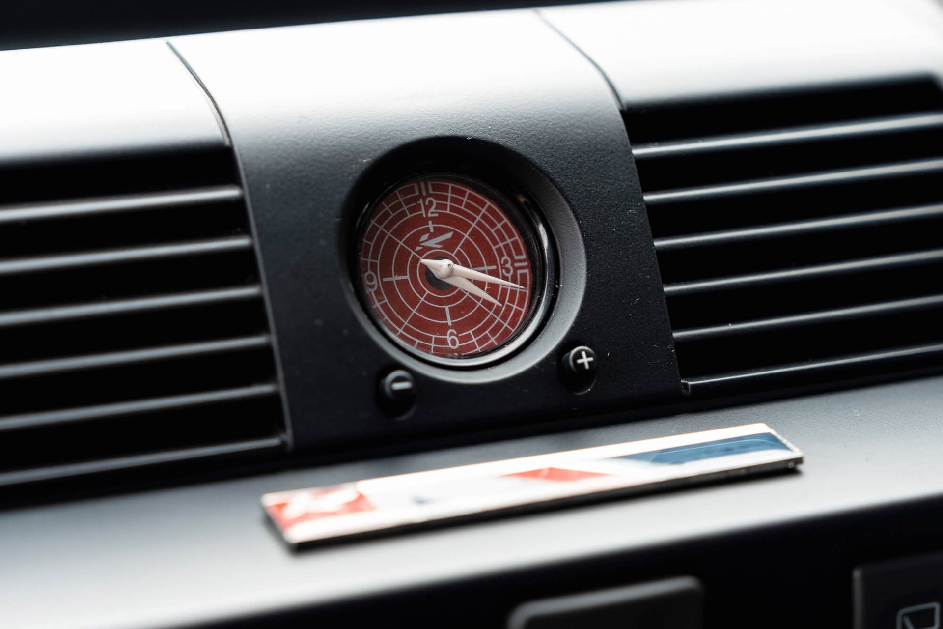 Land Rover Defender 90 2.2TDCi Gallery Image