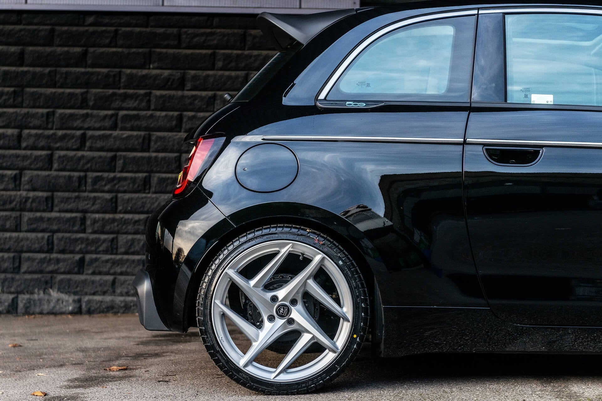 Fiat 500e 42kWh RED Designio by KAHN®