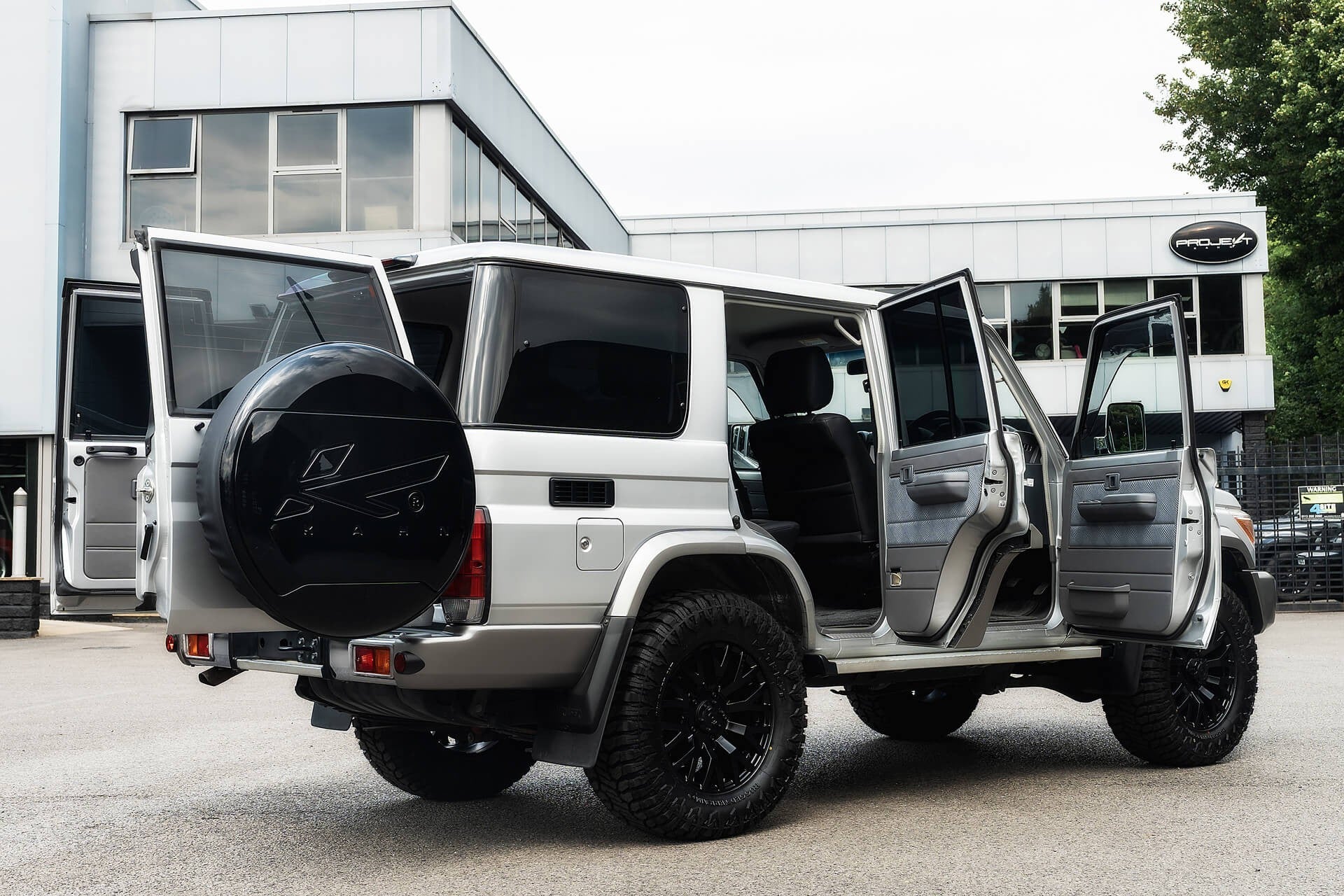 Toyota Land Cruiser