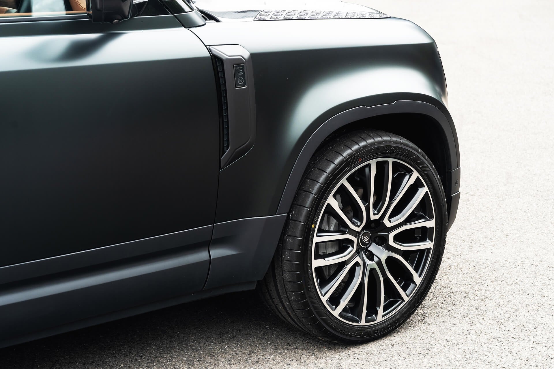 Land Rover Defender 130 P300 HSE (8 Seater)