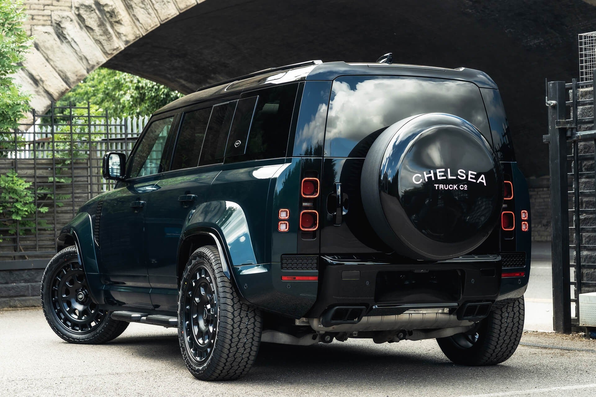 Land Rover Defender 110 P400