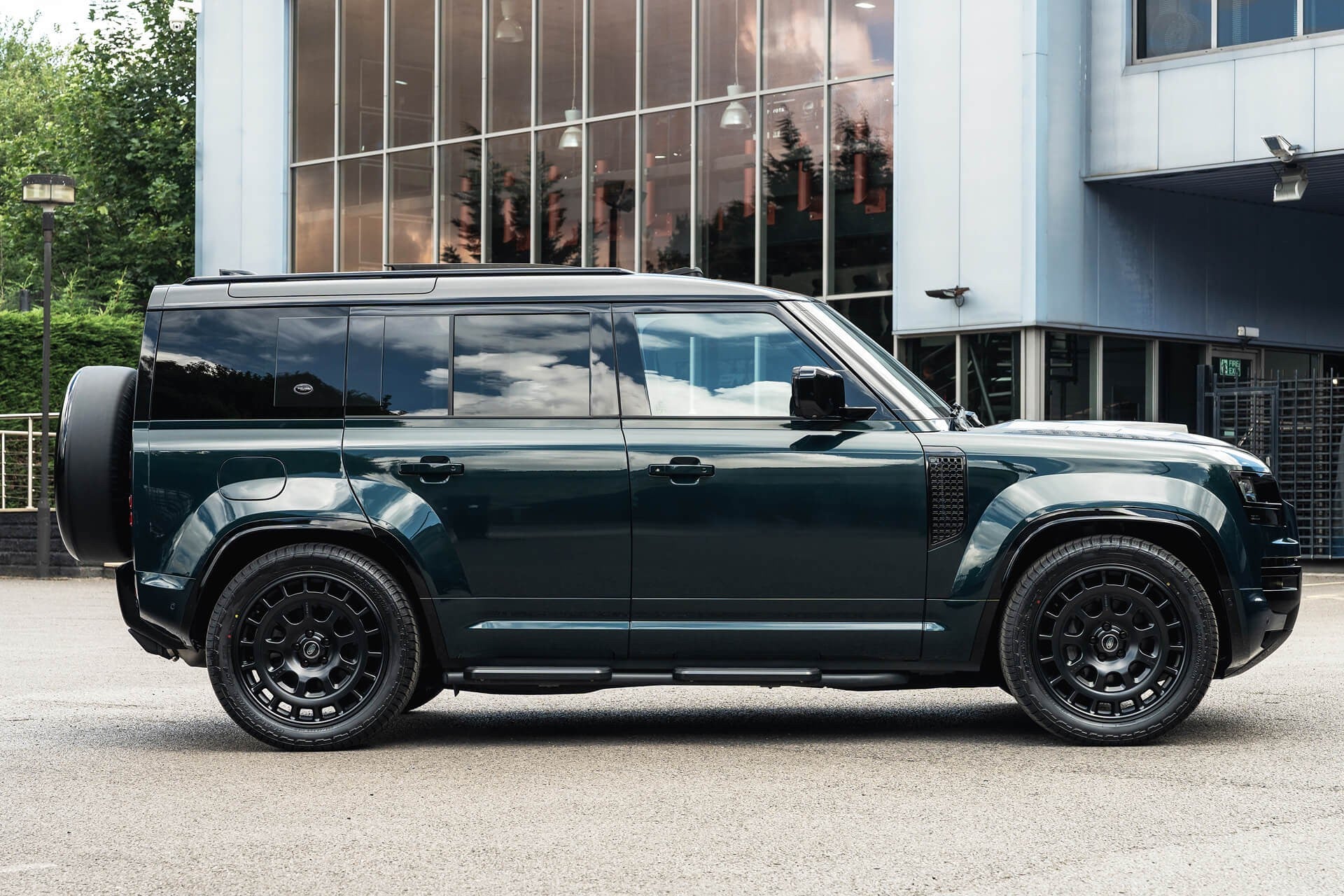 Land Rover Defender 110 P400