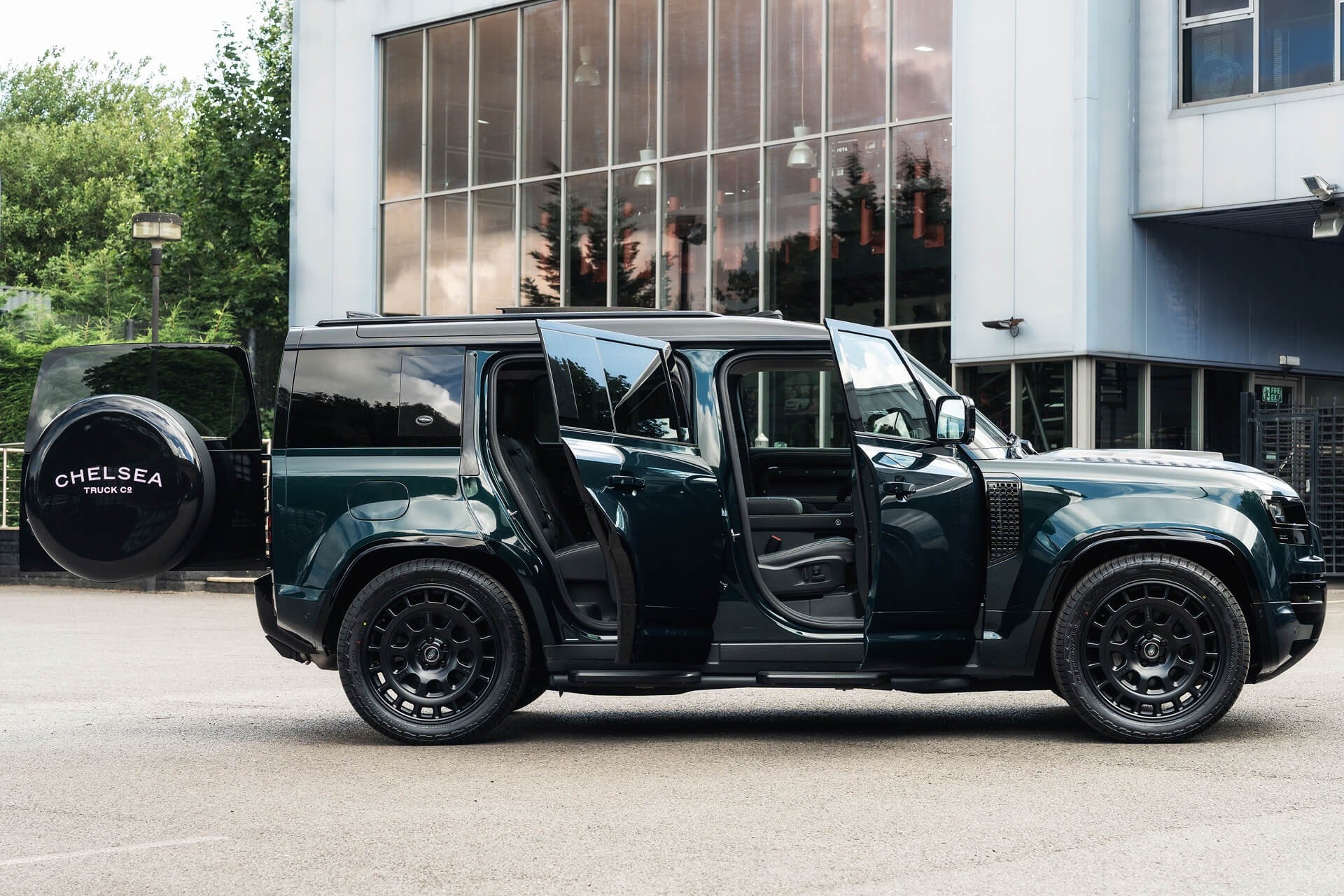 Land Rover Defender 110 P400