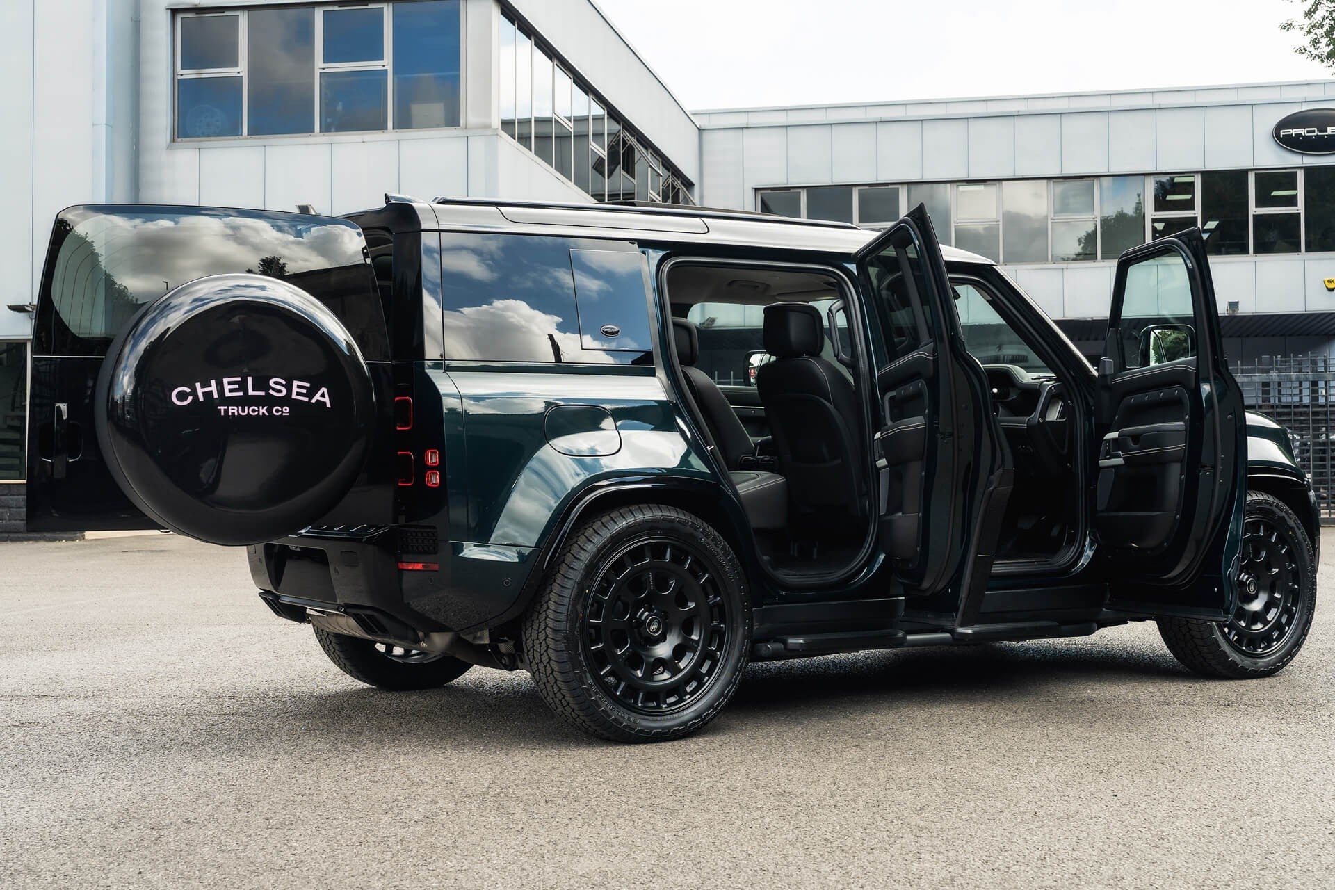 Land Rover Defender 110 P400