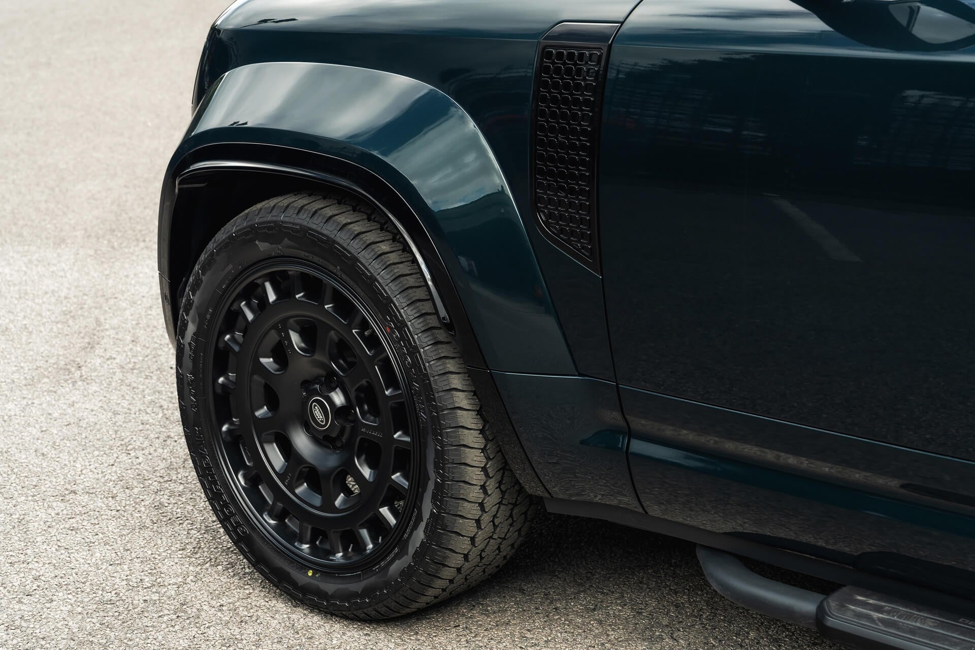 Land Rover Defender 110 P400