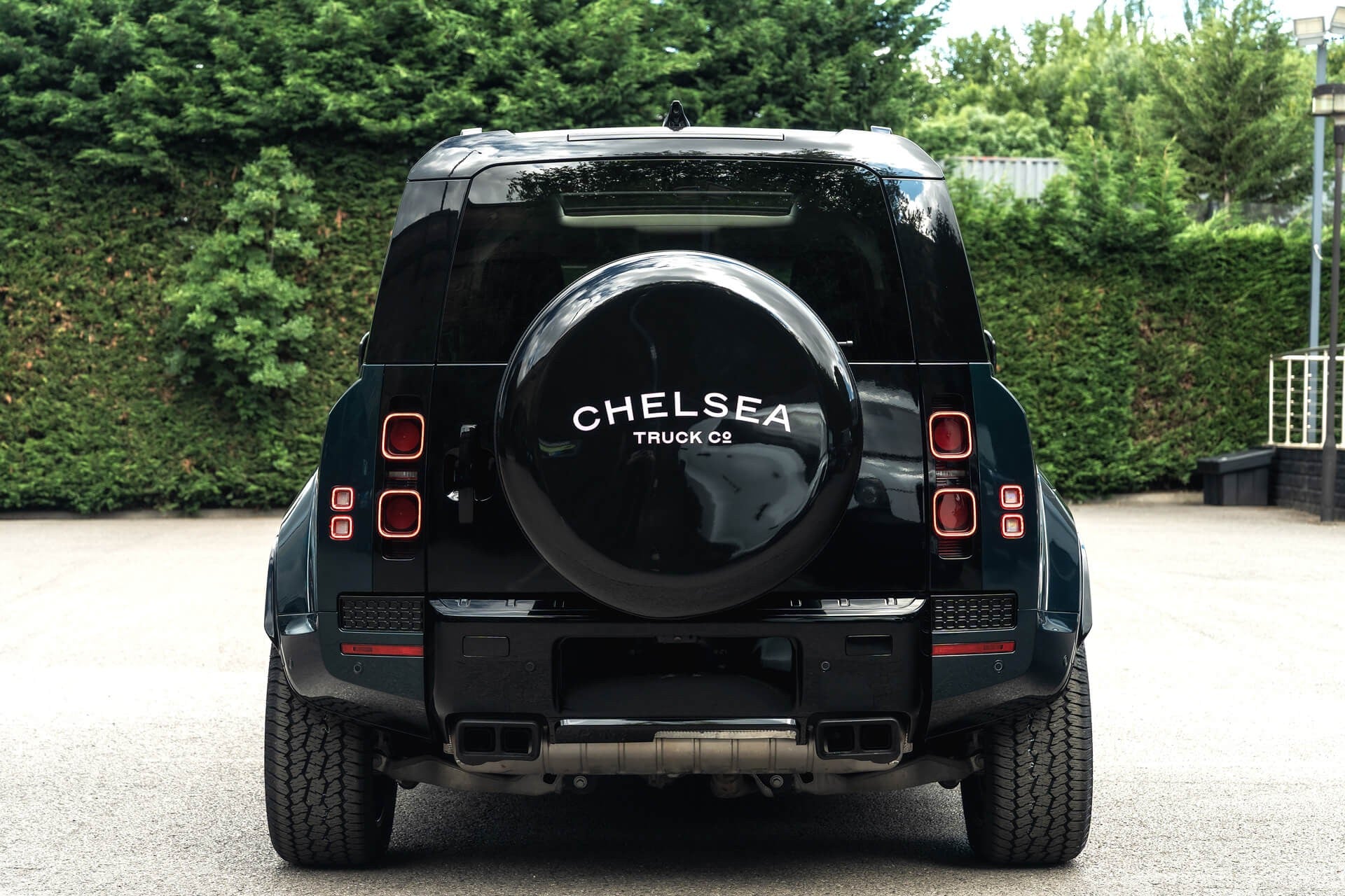 Land Rover Defender 110 P400