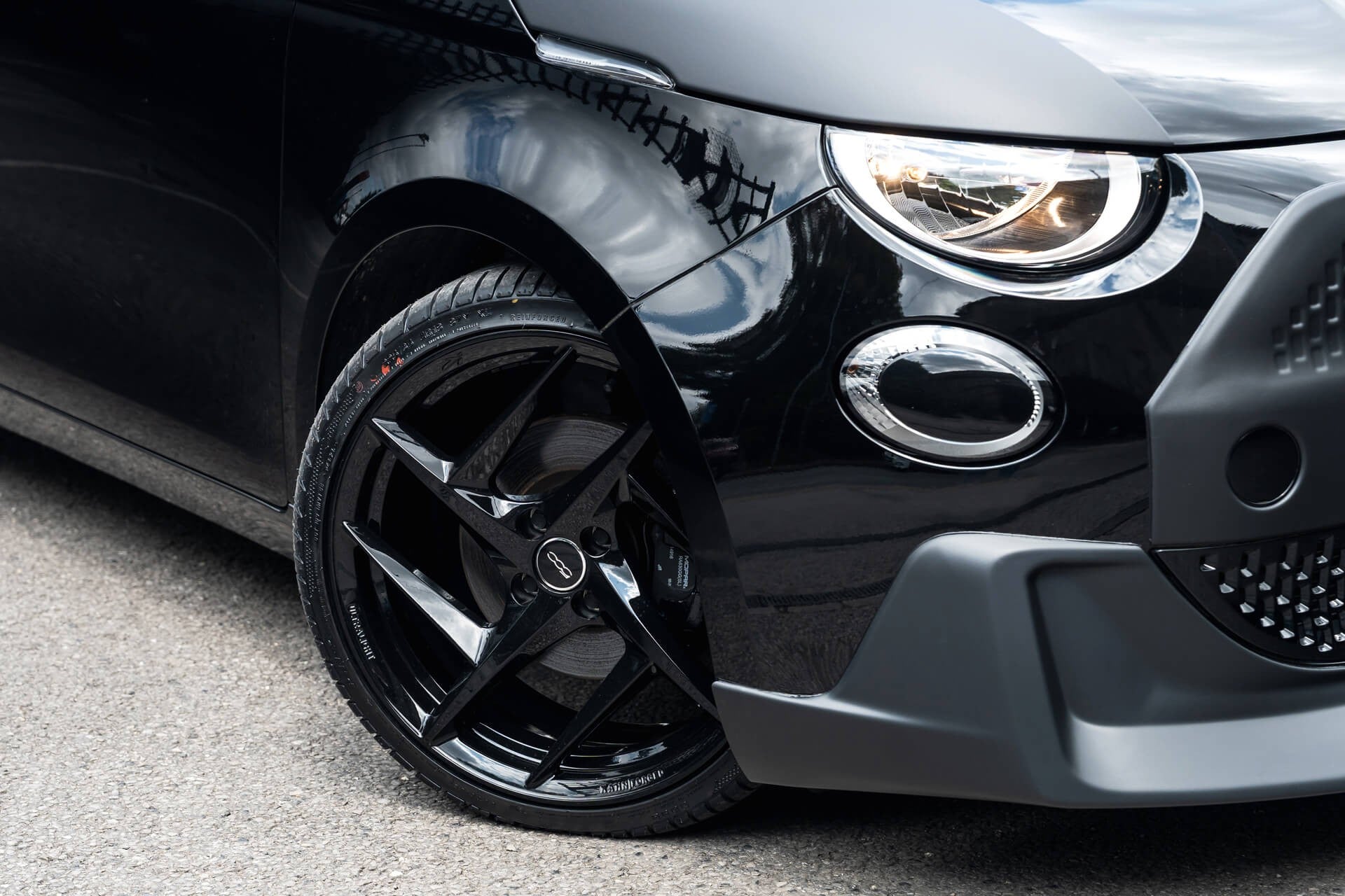 Fiat 500e 42kWh RED Designio by KAHN®