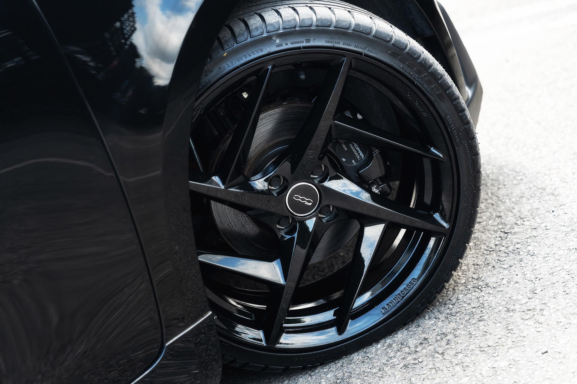Fiat 500e 42kWh RED Designio by KAHN®