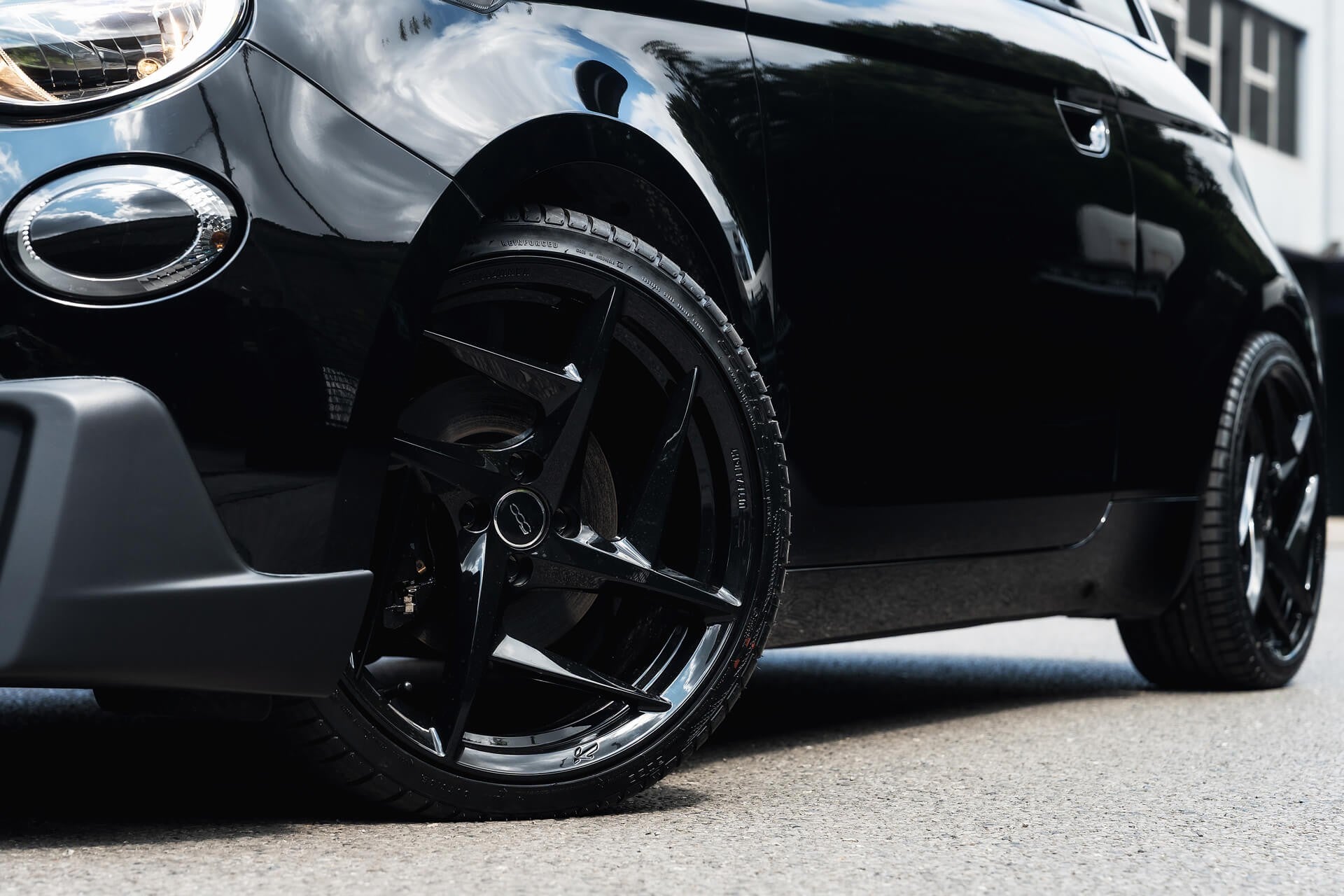Fiat 500e 42kWh RED Designio by KAHN®