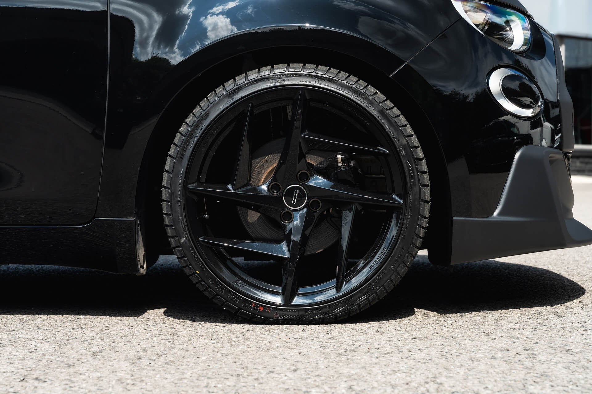 Fiat 500e 42kWh RED Designio by KAHN®