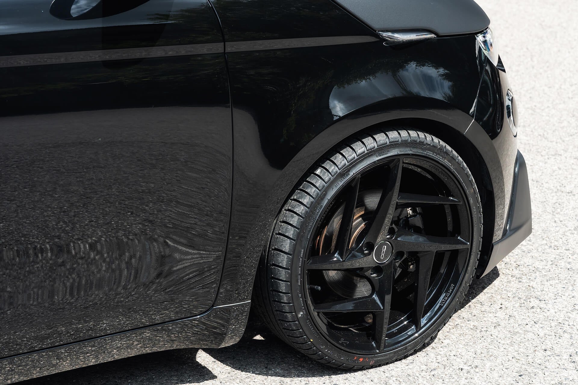Fiat 500e 42kWh RED Designio by KAHN®