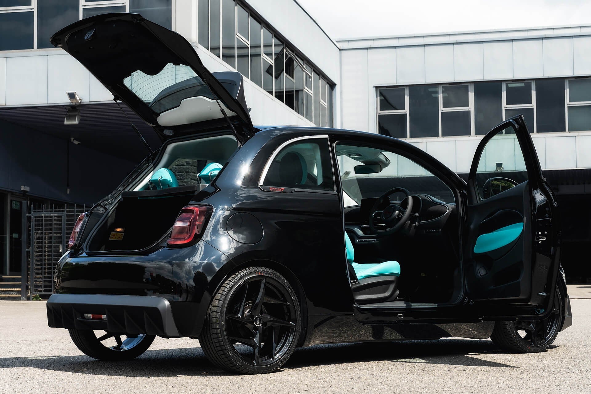 Fiat 500e 42kWh RED Designio by KAHN®