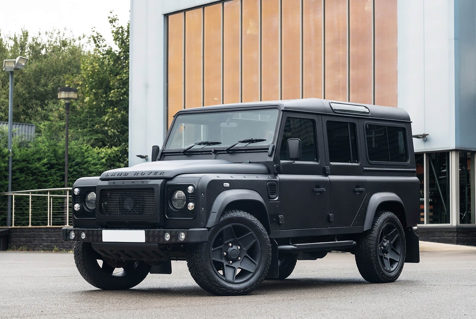 Land Rover Defender 110 XS 2.2TDci & Seater Gallery Image
