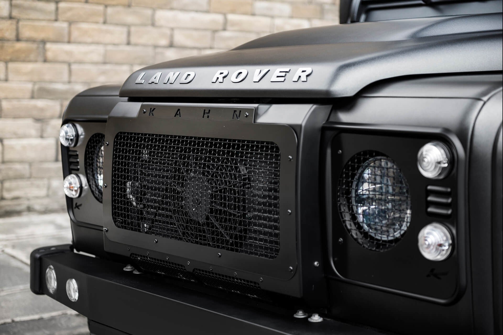 Land Rover Defender 110 XS 2.2TDci & Seater Gallery Image
