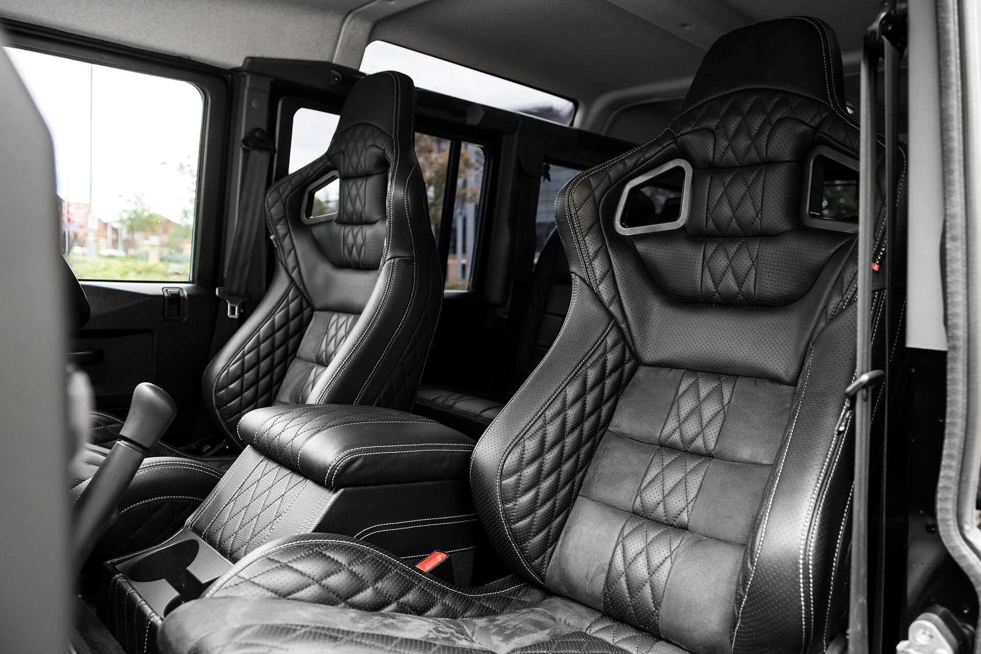 Land Rover Defender 110 XS 2.2TDci & Seater Gallery Image