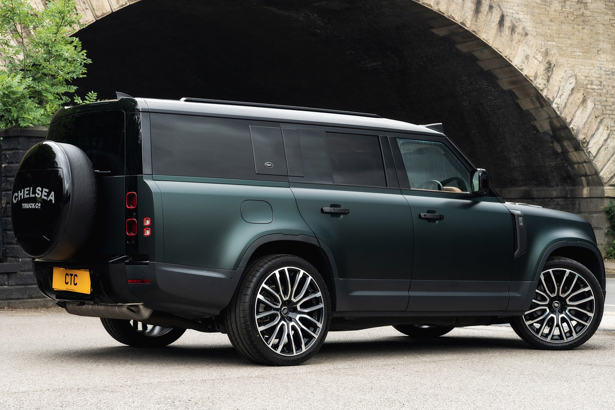 Land Rover Defender 130 P300 HSE (8 Seater) Gallery Image