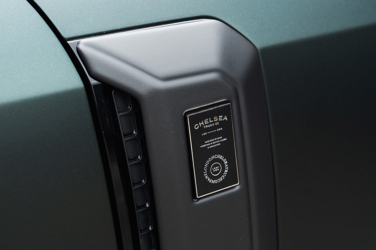 Land Rover Defender 130 P300 HSE (8 Seater) Gallery Image