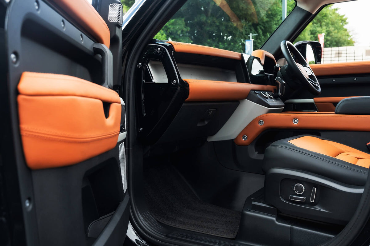Land Rover Defender 130 P300 HSE (8 Seater) Gallery Image