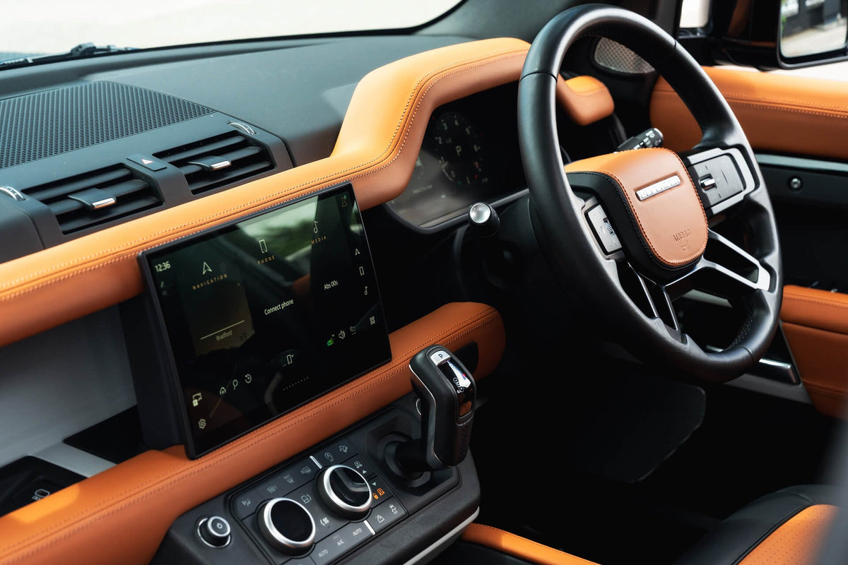 Land Rover Defender 130 P300 HSE (8 Seater) Gallery Image