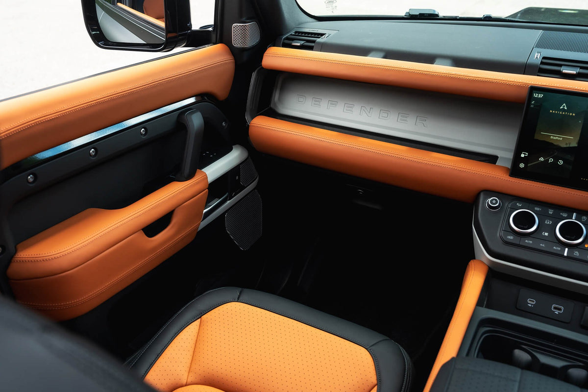 Land Rover Defender 130 P300 HSE (8 Seater) Gallery Image