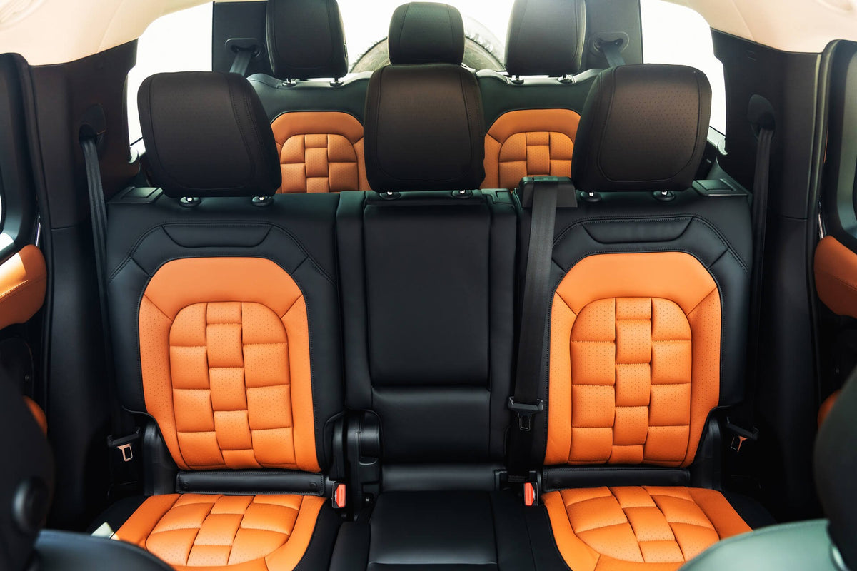 Land Rover Defender 130 P300 HSE (8 Seater) Gallery Image