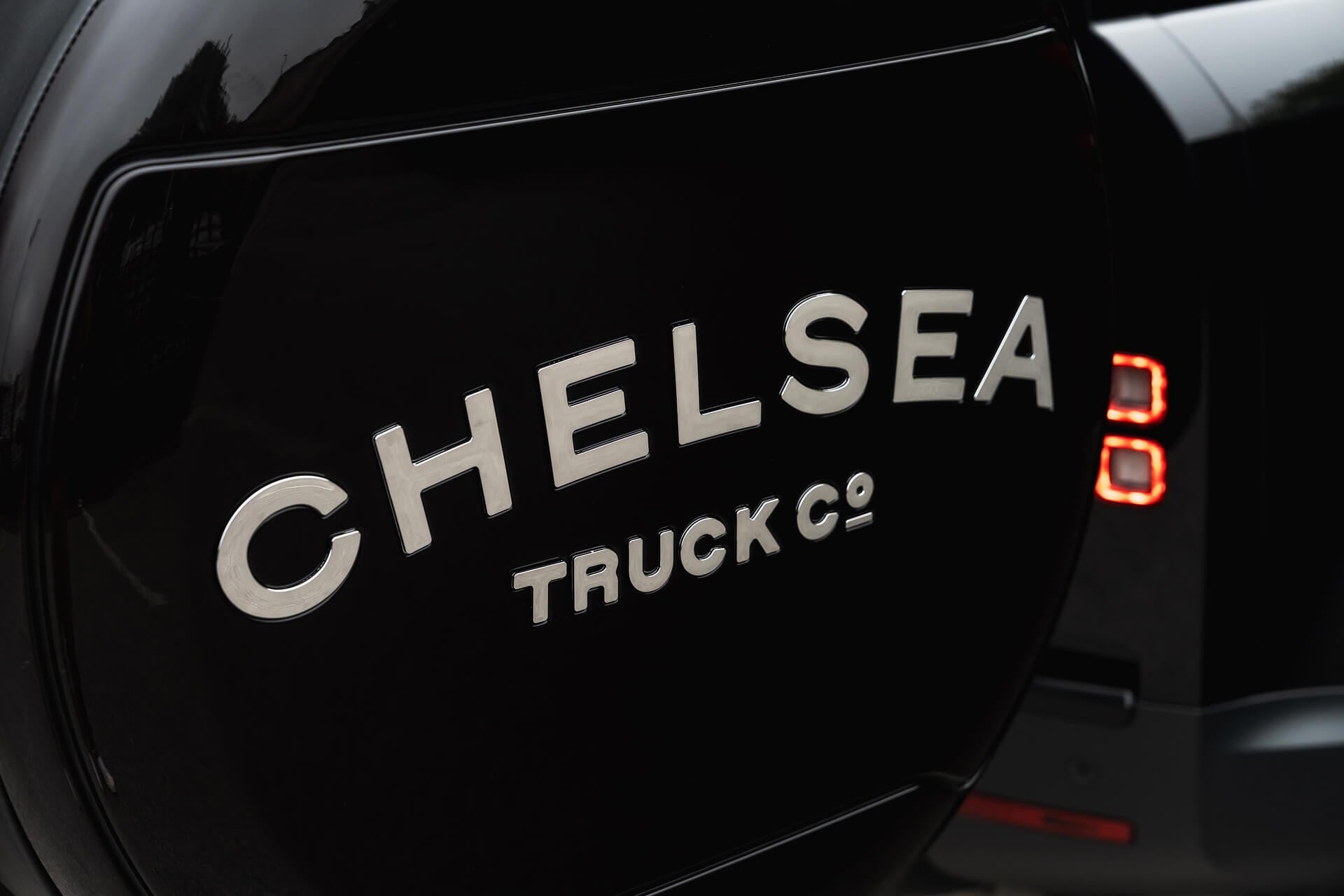 Land Rover Defender 110 D200 SE 7 Seater Gallery Image