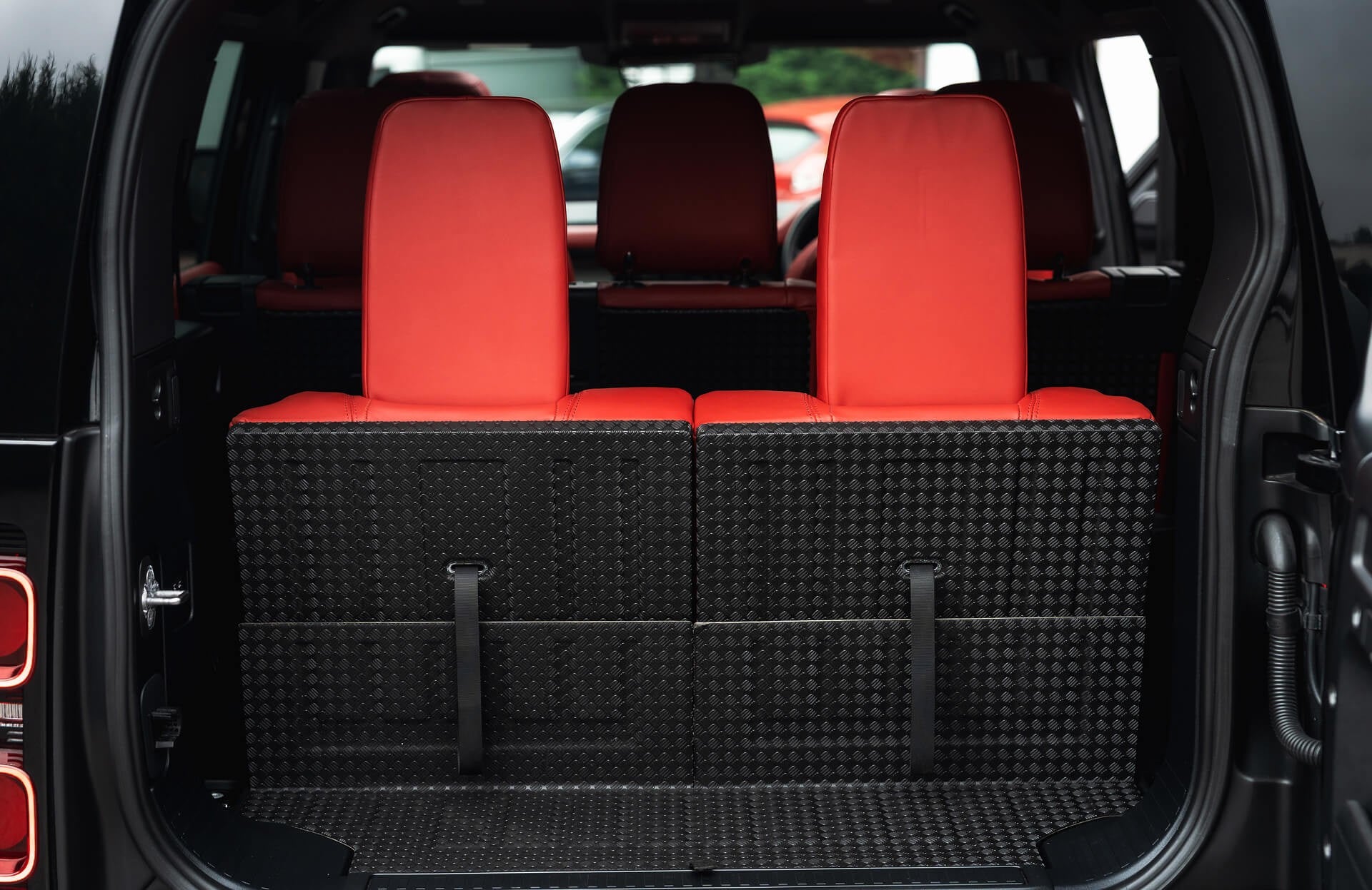 Land Rover Defender 110 D200 SE 7 Seater Gallery Image