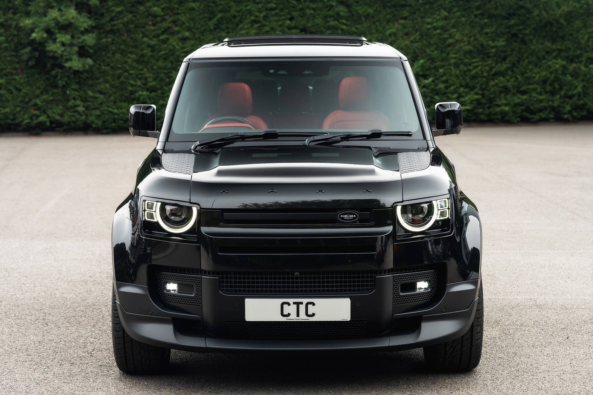 Land Rover Defender 110 D200 SE 7 Seater Gallery Image