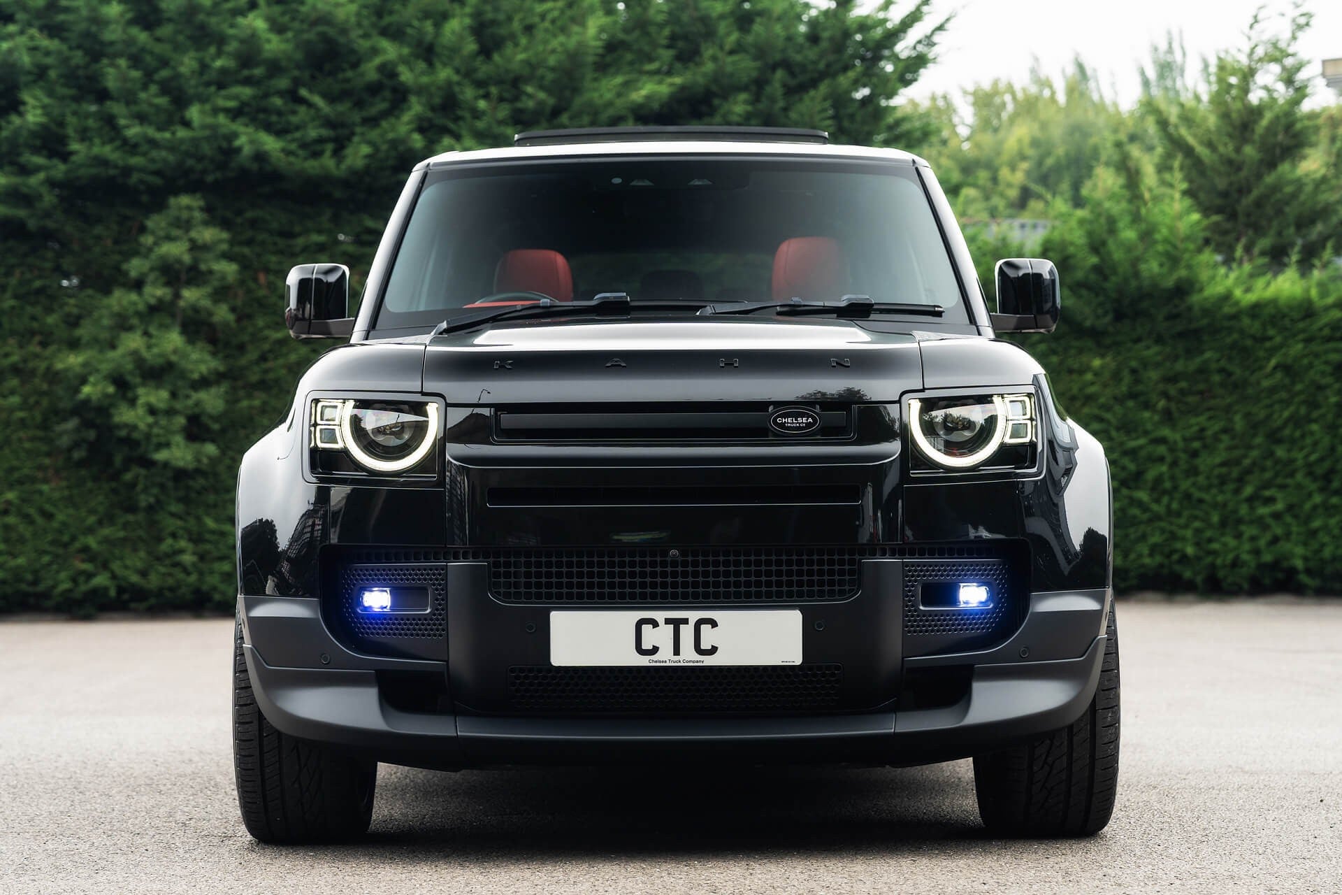 Land Rover Defender 110 D200 SE 7 Seater Gallery Image