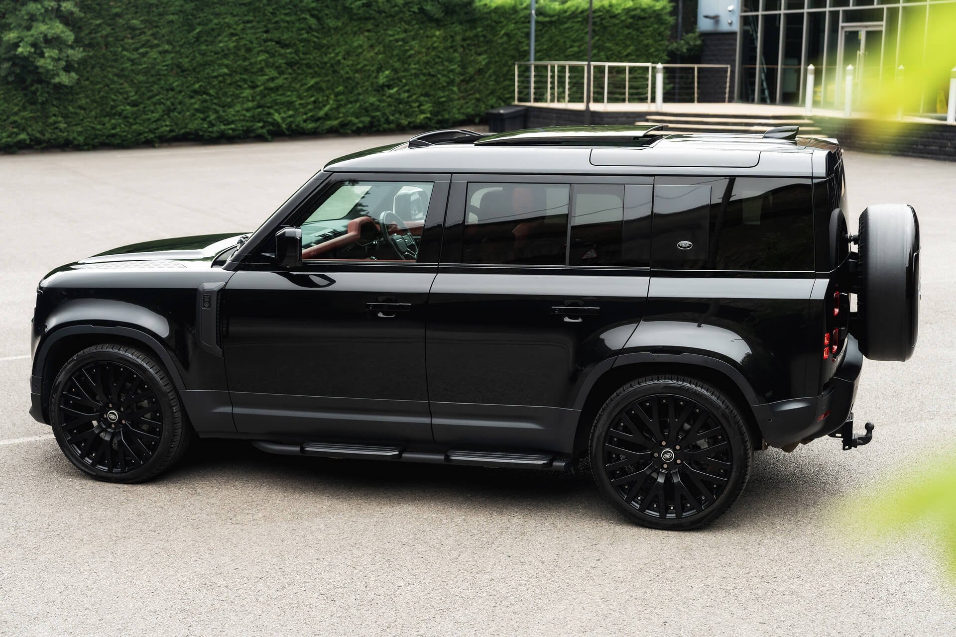 Land Rover Defender 110 D200 SE 7 Seater Gallery Image