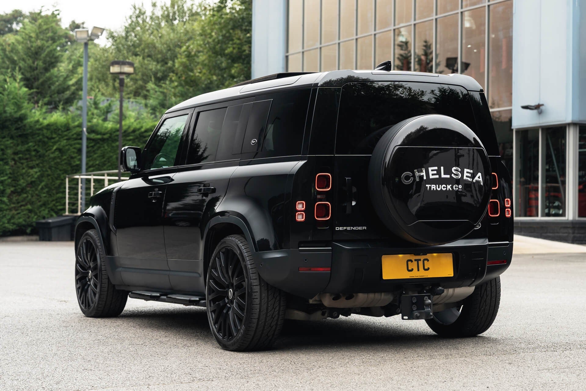 Land Rover Defender 110 D200 SE 7 Seater Gallery Image