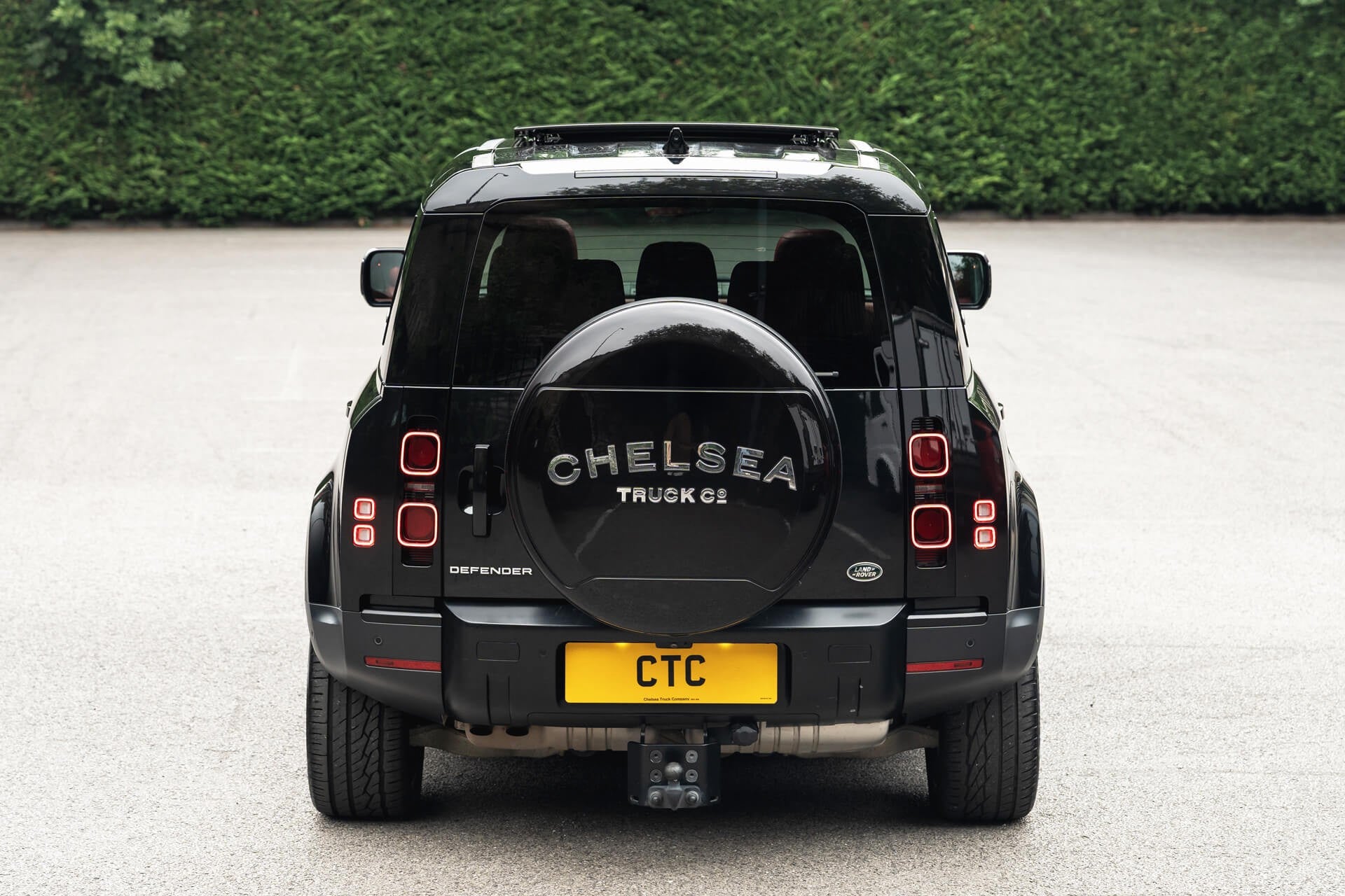 Land Rover Defender 110 D200 SE 7 Seater Gallery Image