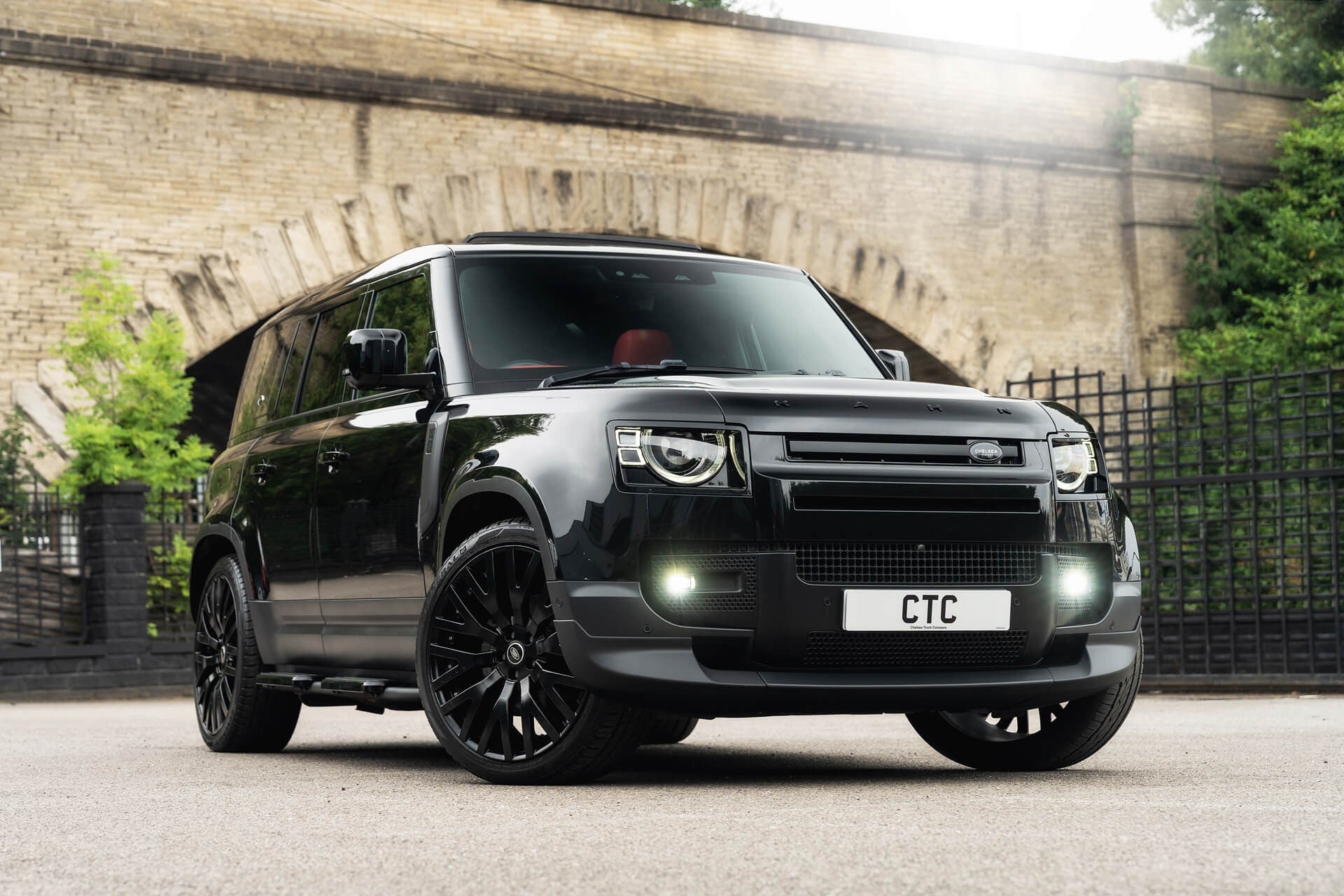 Land Rover Defender 110 D200 SE 7 Seater Gallery Image