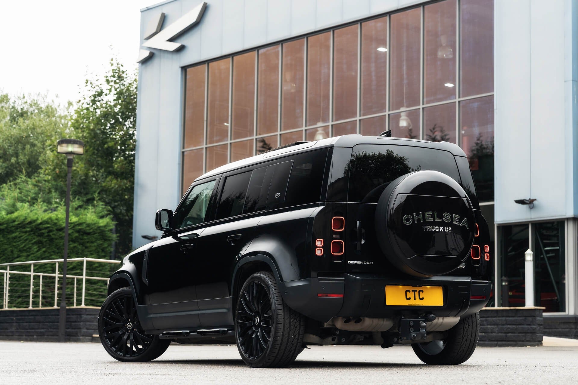 Land Rover Defender 110 D200 SE 7 Seater Gallery Image