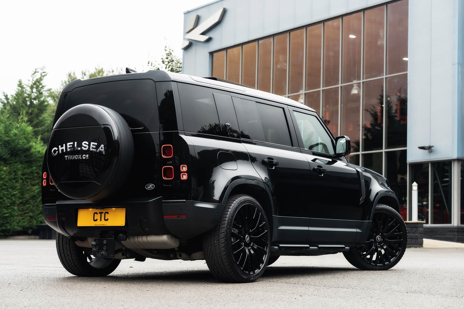 Land Rover Defender 110 D200 SE 7 Seater Gallery Image