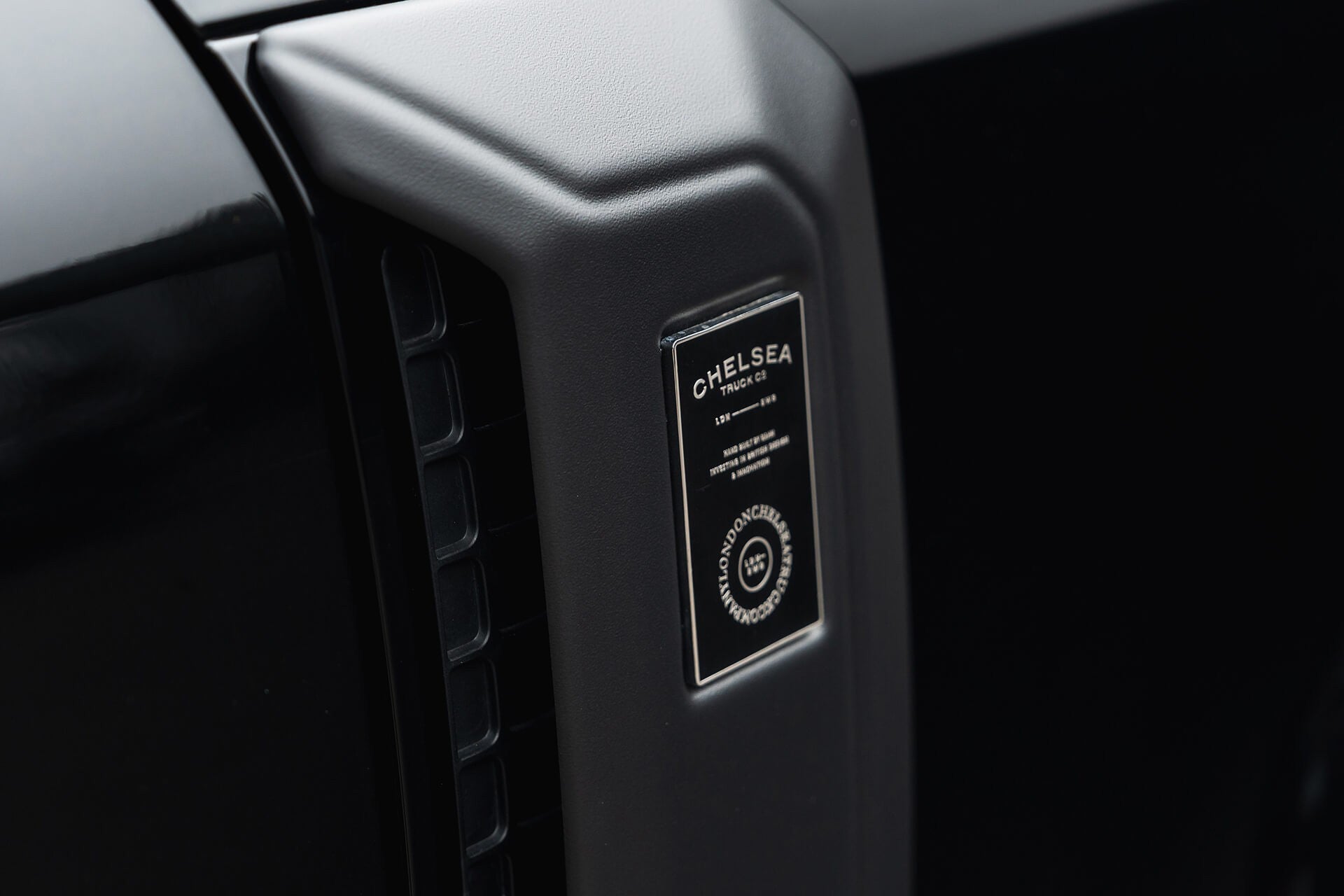 Land Rover Defender 110 D200 SE 7 Seater Gallery Image