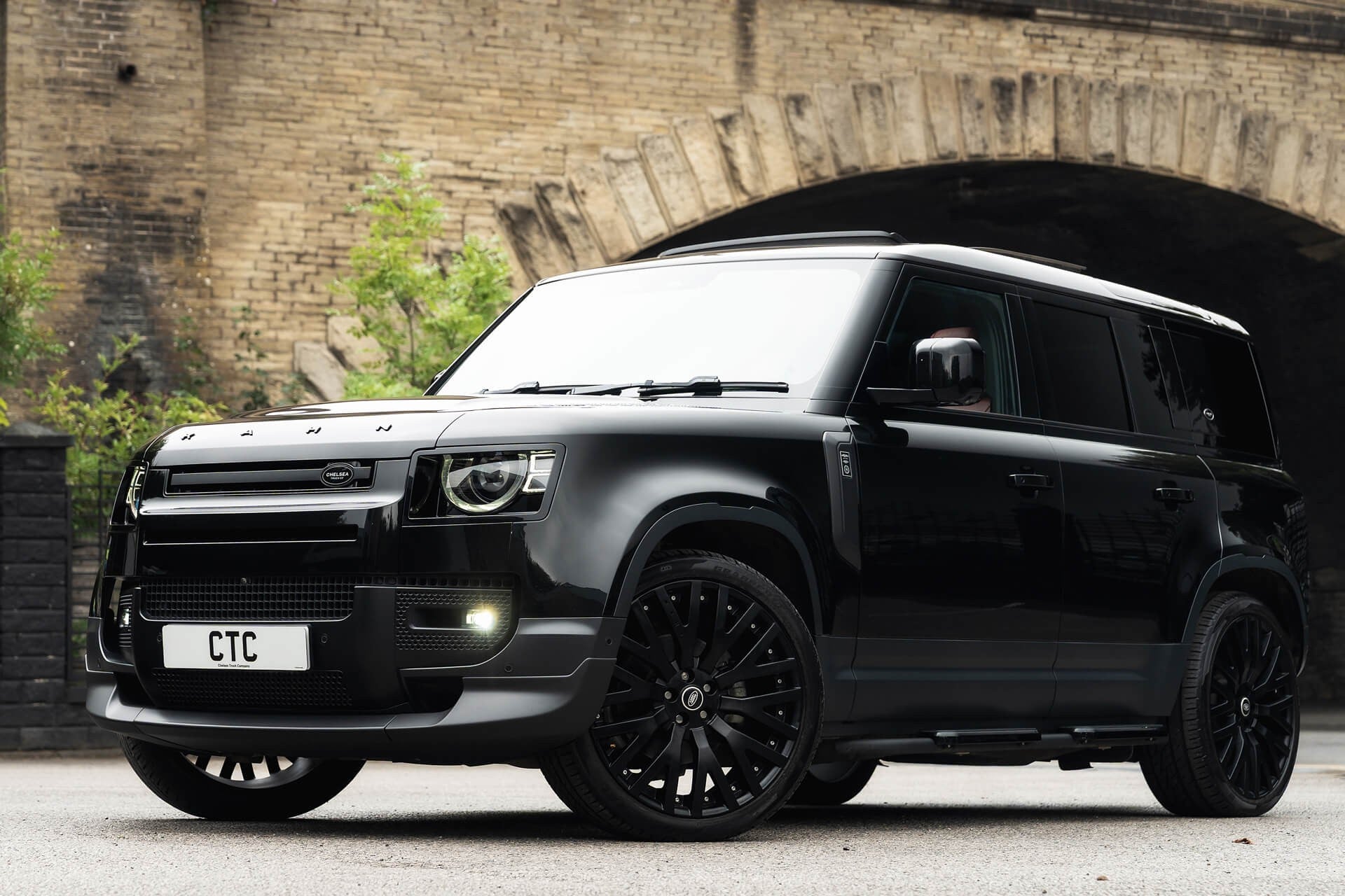 Land Rover Defender 110 D200 SE 7 Seater Gallery Image