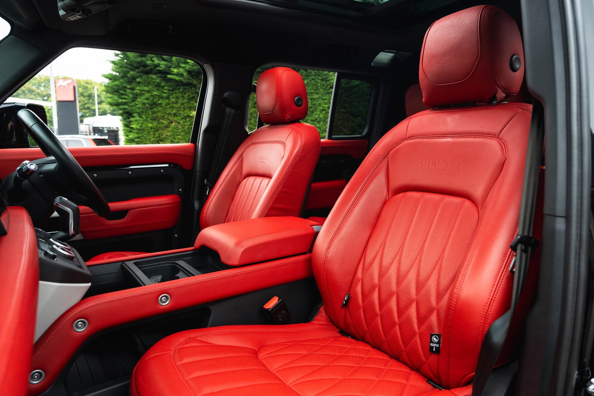 Land Rover Defender 110 D200 SE 7 Seater Gallery Image