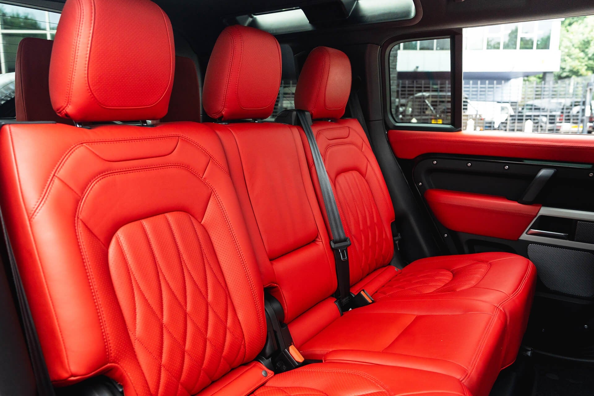 Land Rover Defender 110 D200 SE 7 Seater Gallery Image