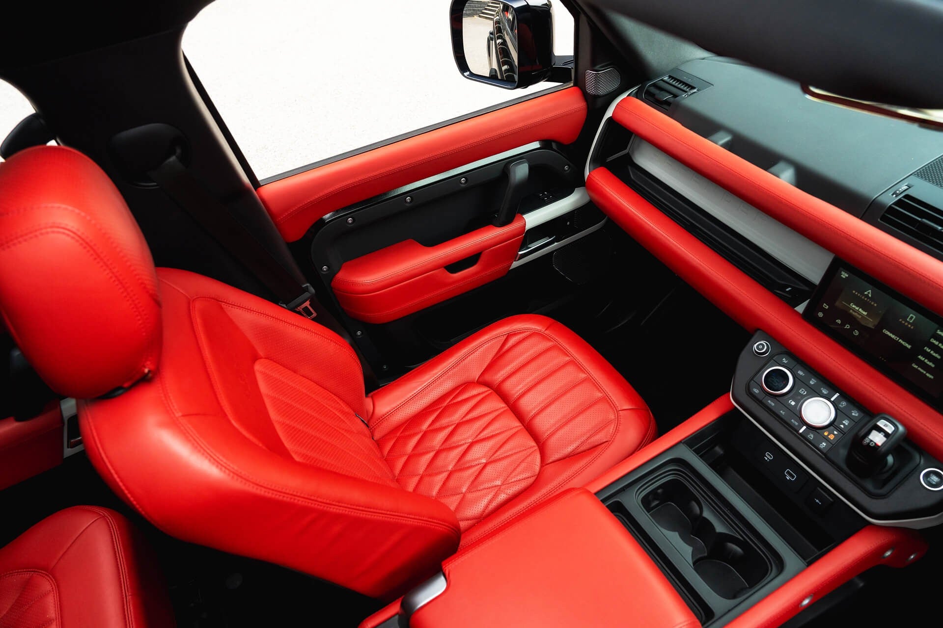 Land Rover Defender 110 D200 SE 7 Seater Gallery Image
