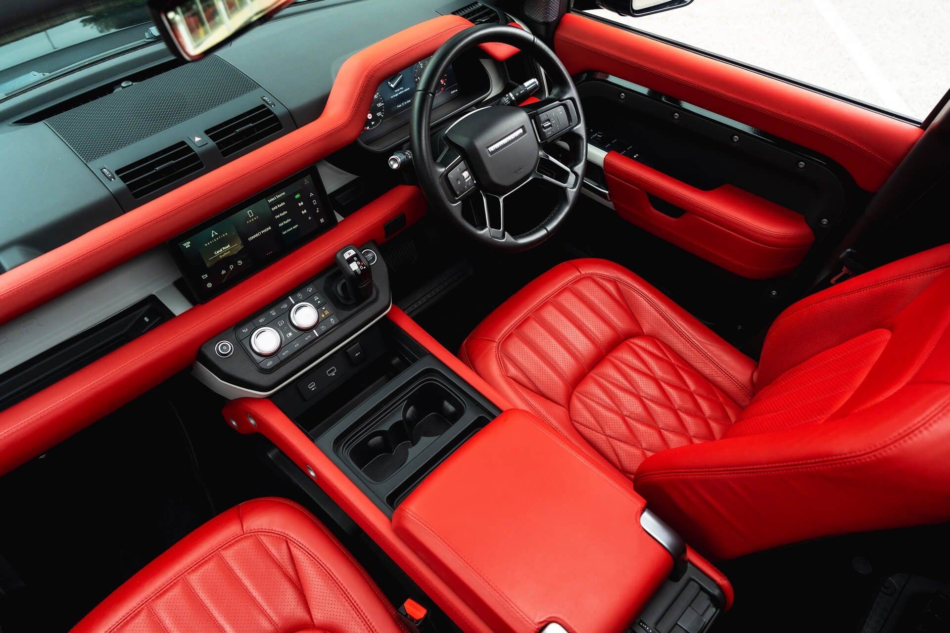 Land Rover Defender 110 D200 SE 7 Seater Gallery Image