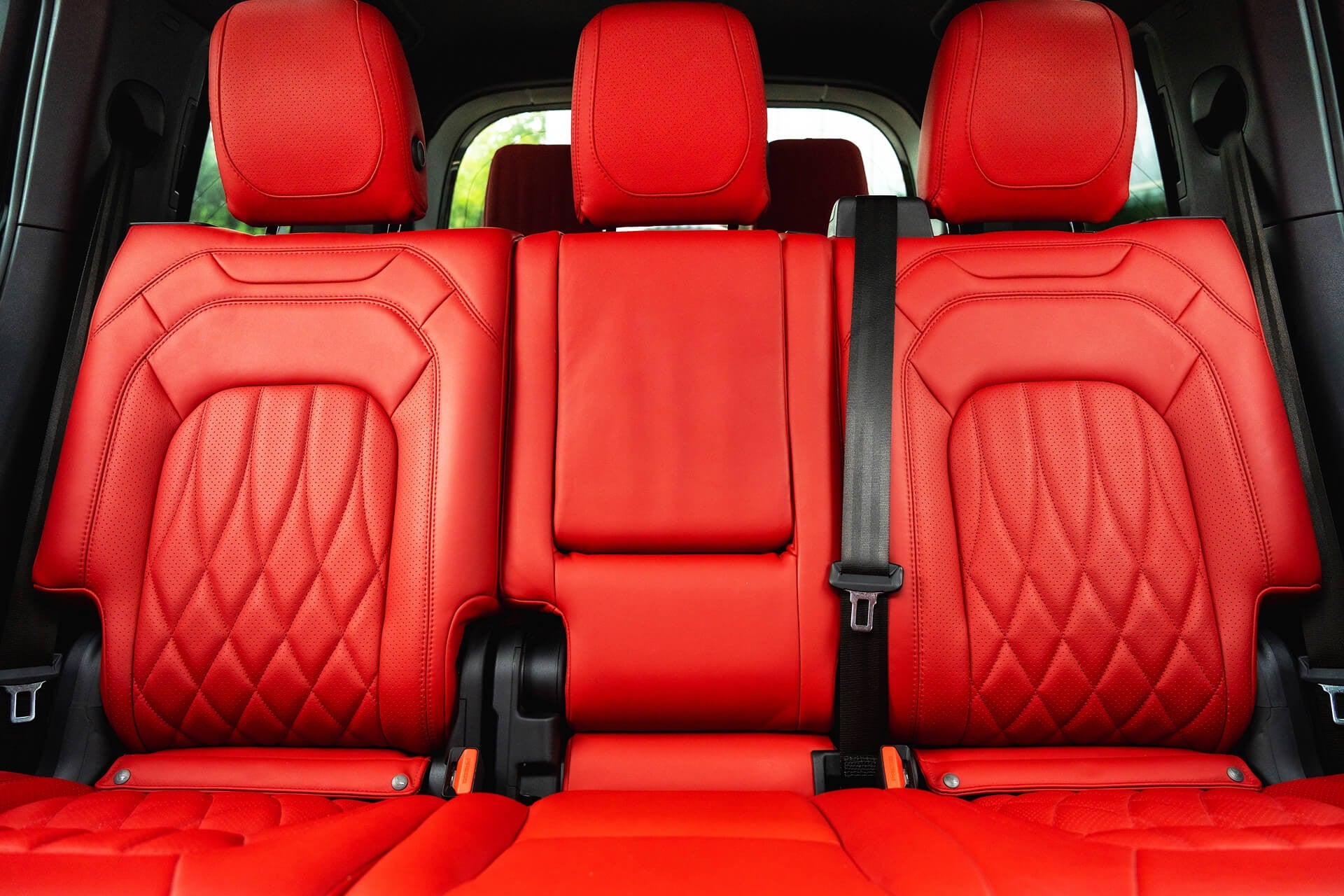 Land Rover Defender 110 D200 SE 7 Seater Gallery Image