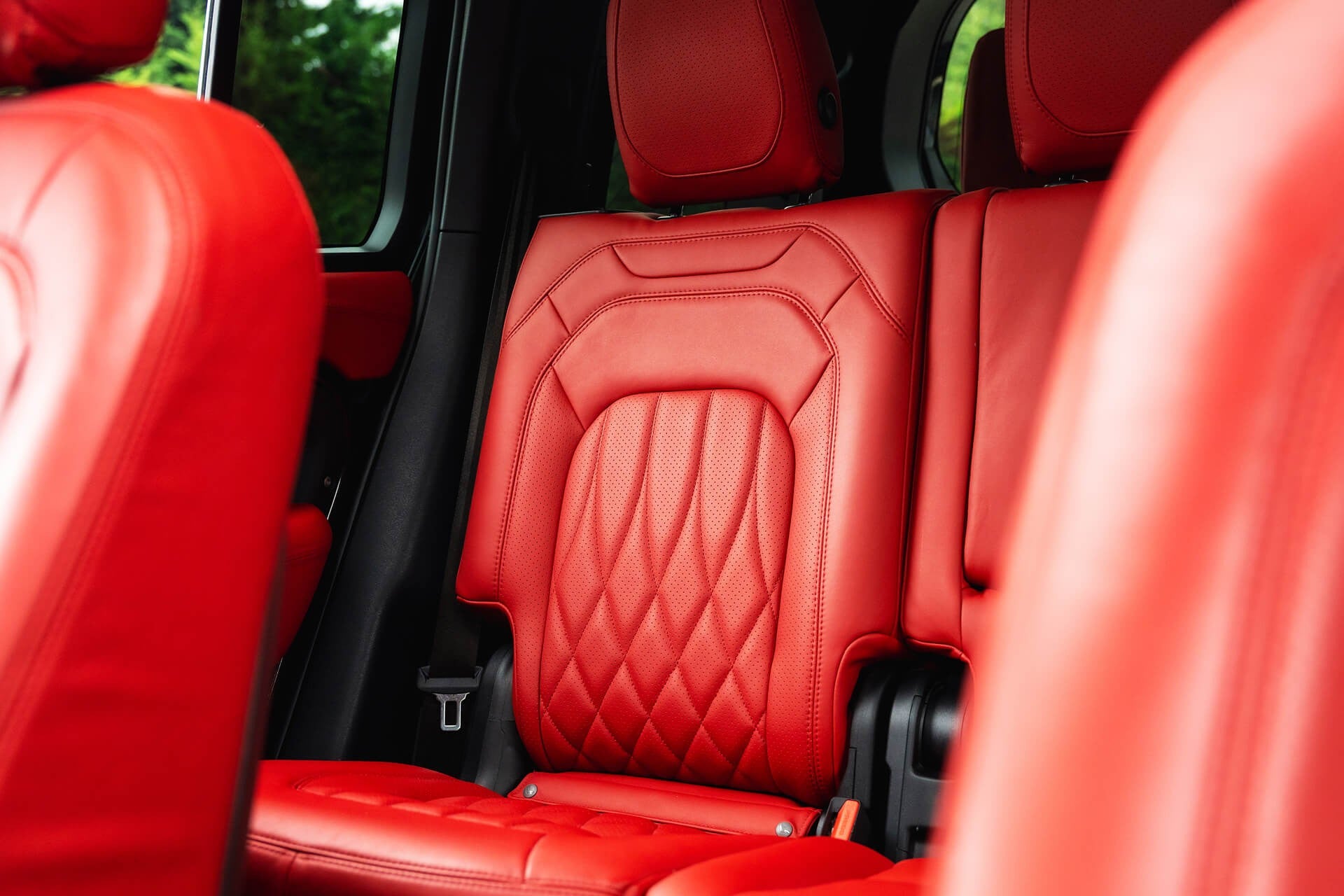 Land Rover Defender 110 D200 SE 7 Seater Gallery Image