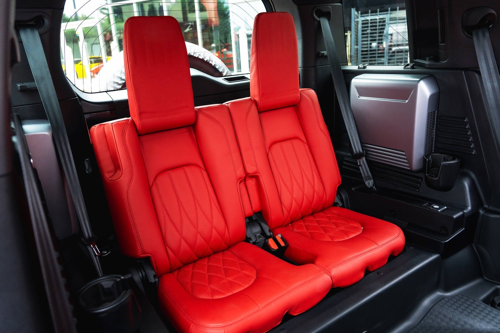 Land Rover Defender 110 D200 SE 7 Seater Gallery Image