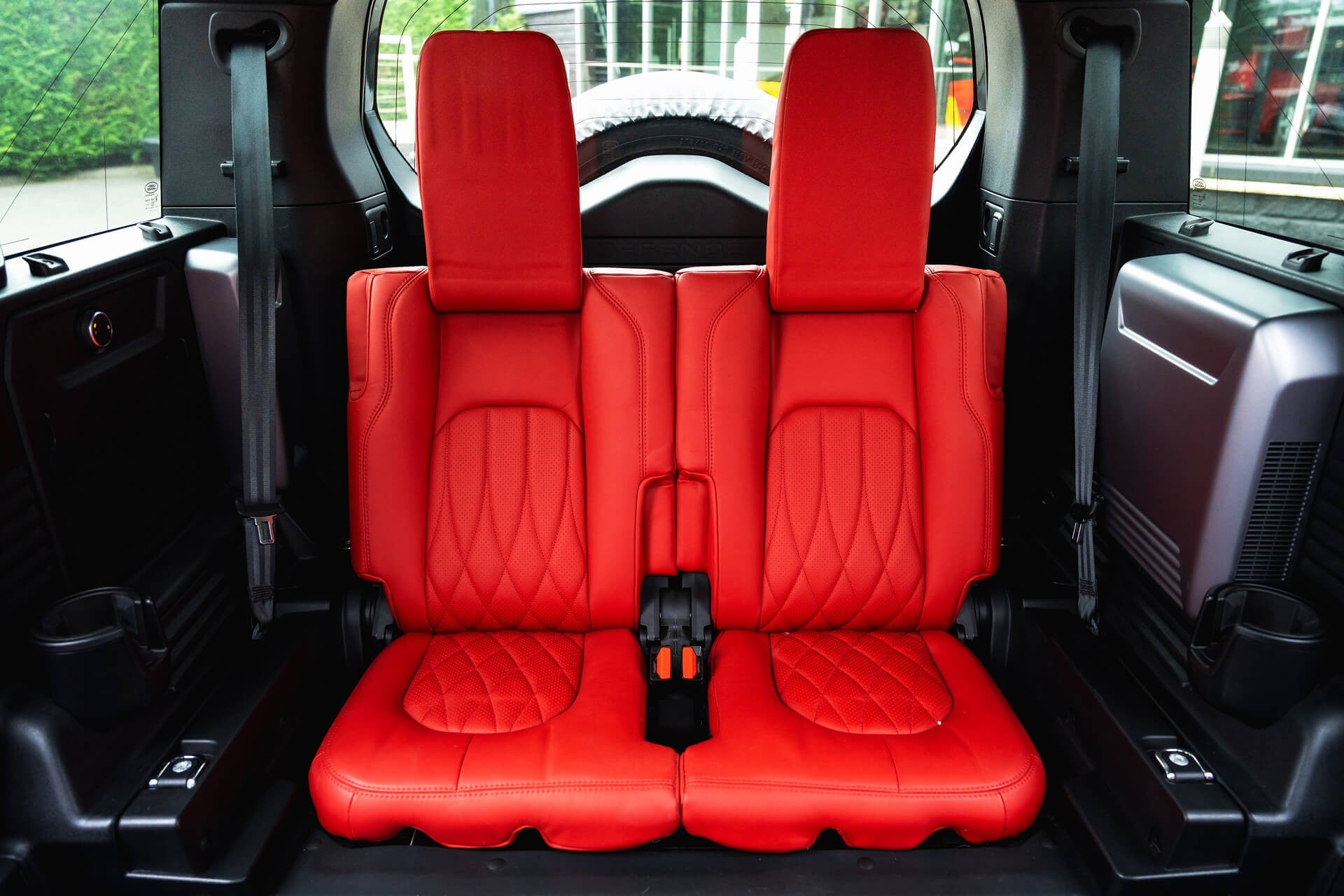 Land Rover Defender 110 D200 SE 7 Seater Gallery Image