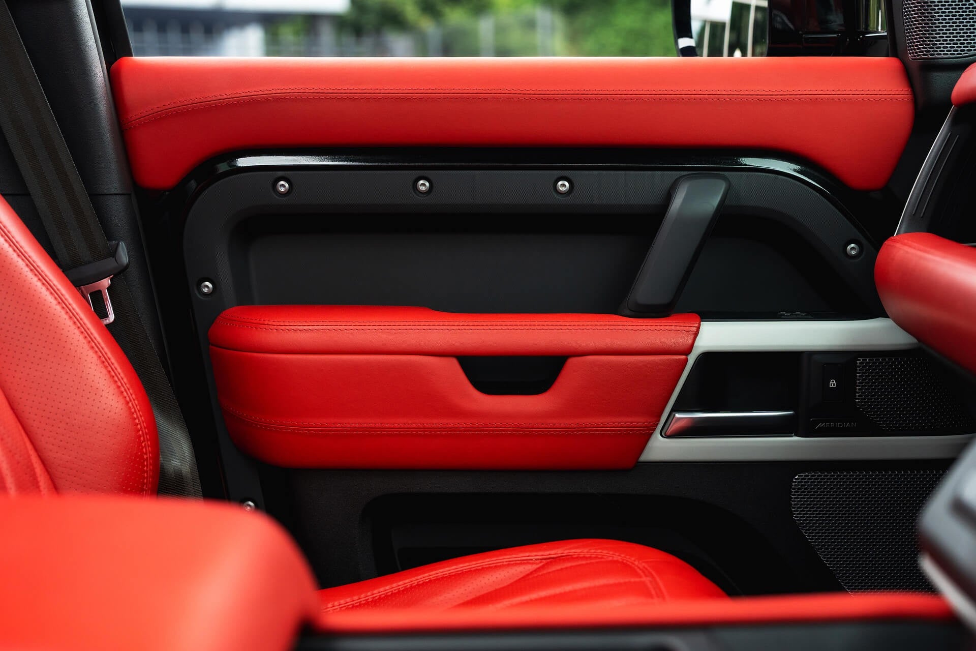 Land Rover Defender 110 D200 SE 7 Seater Gallery Image