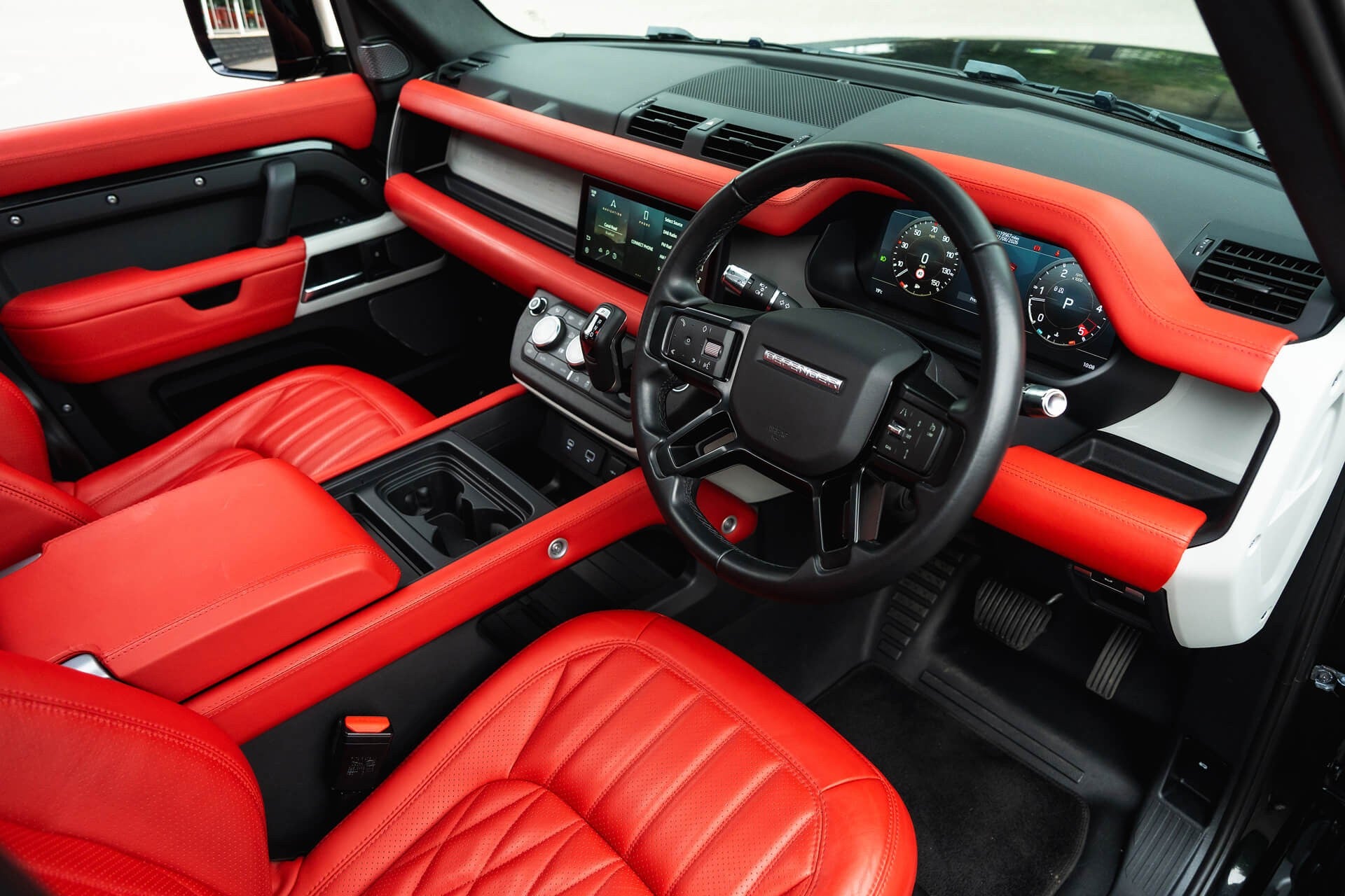 Land Rover Defender 110 D200 SE 7 Seater Gallery Image