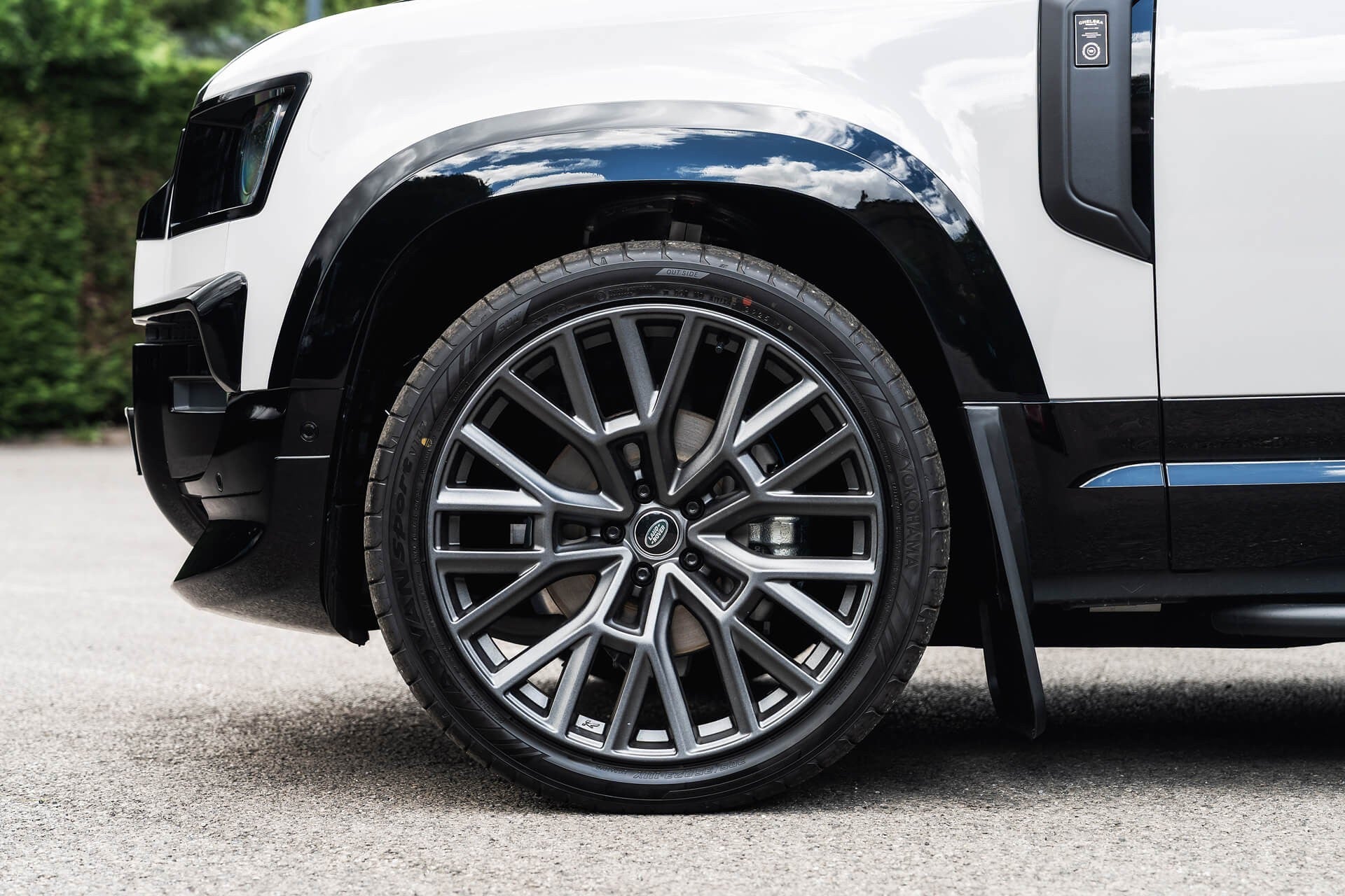 Land Rover Defender 110 D350 X-Dynamic HSE Gallery Image