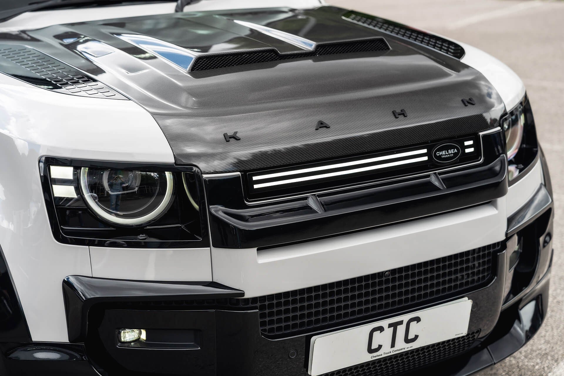 Land Rover Defender 110 D350 X-Dynamic HSE Gallery Image