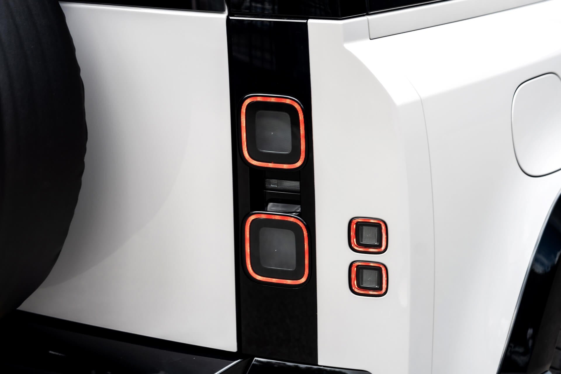 Land Rover Defender 110 D350 X-Dynamic HSE Gallery Image